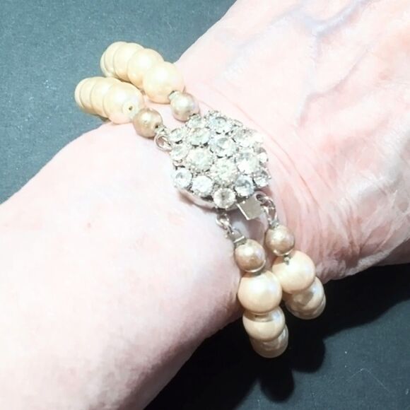 Vintage Double Row Faux Pearl Bracelet Rhinestone Cluster Slide Clasp 8.25" - Picture 5 of 5